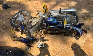 Tông vào gốc cây ven đường, 3 người trên xe máy thương vong