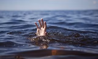 Về nhà người thân chơi, hai cháu nhỏ chết đuối thương tâm