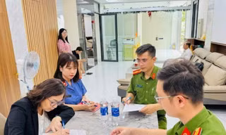 Dùng tài khoản cá nhân 'né' thuế, chủ doanh nghiệp vàng bạc bị khởi tố