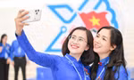 Đại biểu Đại hội Đoàn toàn quốc lần thứ XIII rạng rỡ ‘check-in’ trước giờ khai mạc