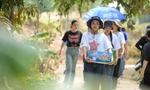 Hoa hậu, Á hậu cùng Báo Tiền Phong mang hơi ấm đến vùng rốn lũ Thái Nguyên