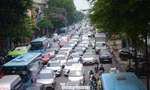Hà Nội ngày đầu kỳ nghỉ lễ: Nội đô 'dễ thở', cửa ngõ ùn tắc