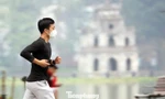 Người Hà Nội đổi lịch tập thể dục để 'né bụi'