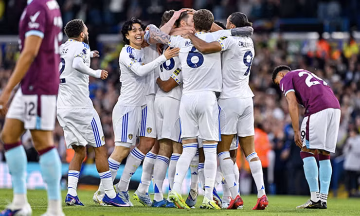 HIGHLIGHTS: Leeds đè bẹp Burnley, rộng cửa trụ hạng 