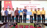 VRG hỗ trợ gần 1 tỷ đồng cho đồng bào vùng bão lũ
