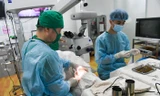 Bệnh viện Mắt Hồng Sơn mổ mắt miễn phí cho mẹ Việt Nam anh hùng và hàng ngàn người có hoàn cảnh khó khăn