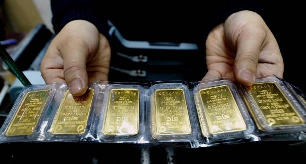 Giá vàng tăng cao, chênh lệch mua vào - bán ra nới rộng