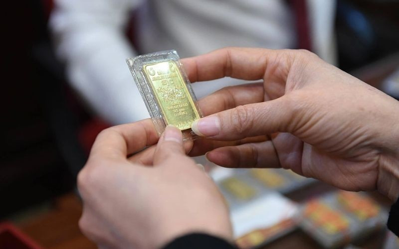 Giá vàng bạc tiếp tục giảm mạnh, chuyên gia cảnh báo gì?