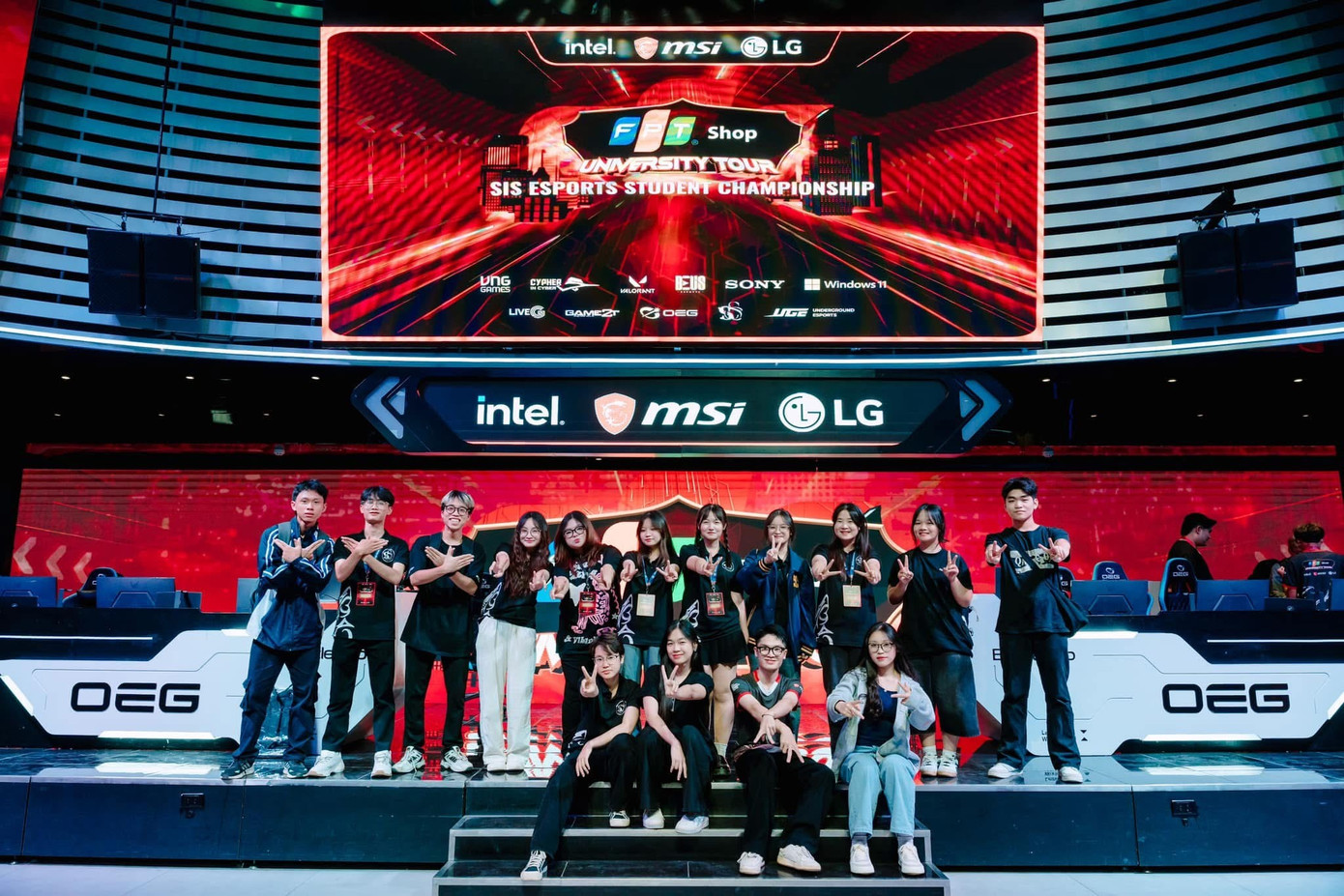 ban-to-chuc-cua-giai-dau-the-thao-dien-tu-sis-championship-valorant-x-fpt-university-tour.jpg