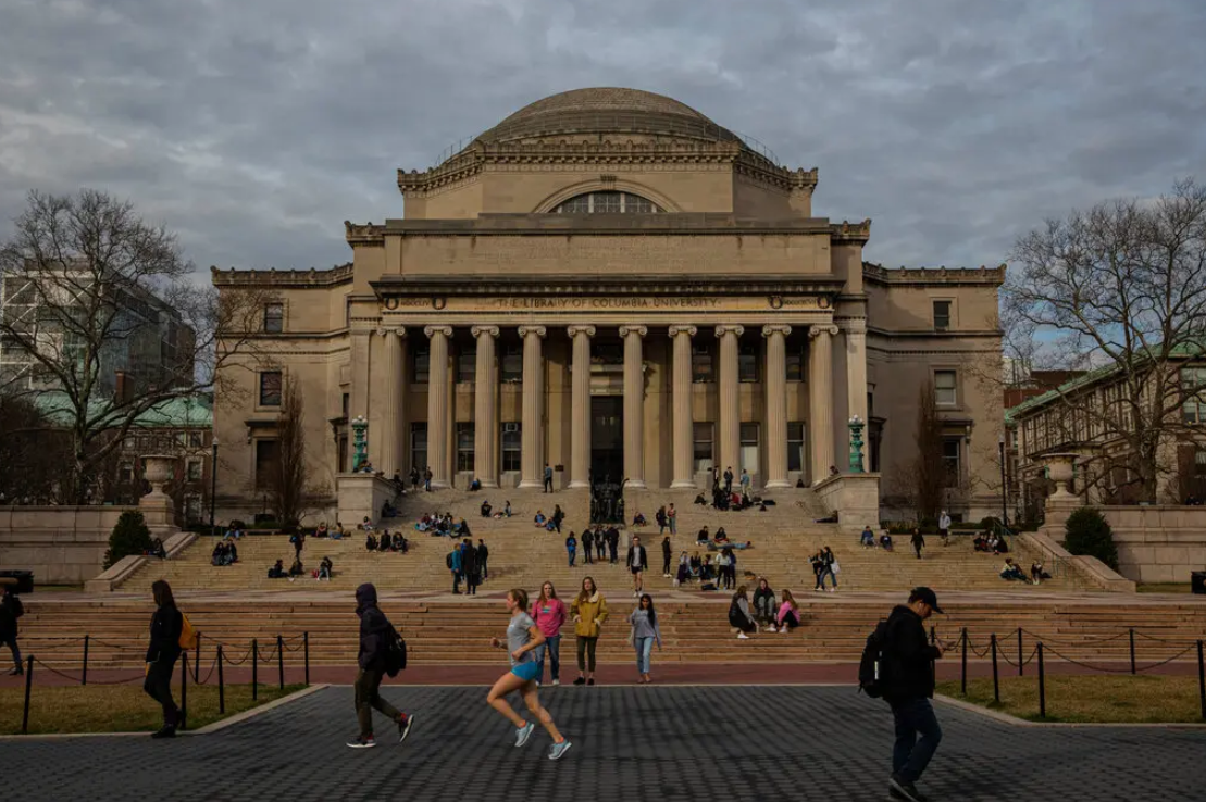 Khuôn viên trường Đại học Columbia ở Manhattan. Ảnh: New York Times