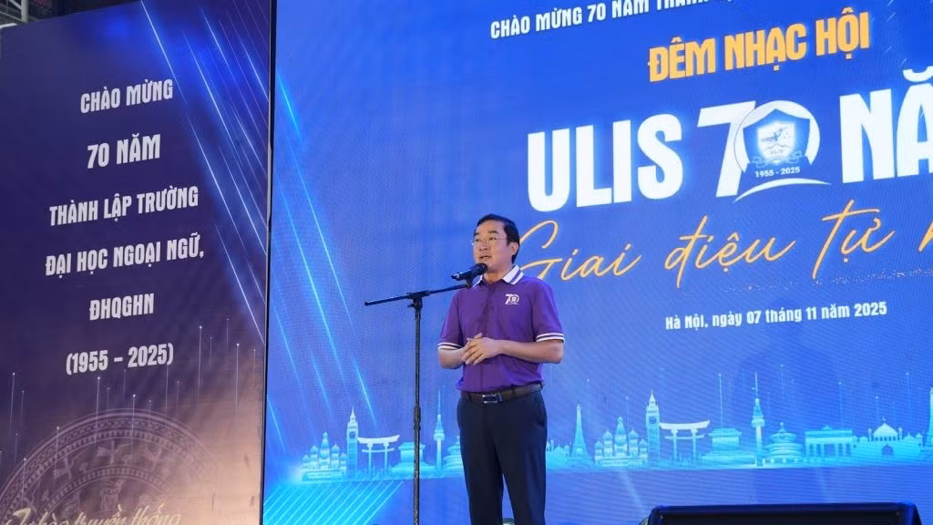Hiệu trưởng Nguyễn Xuân Long phát biểu khai mạc Đêm nhạc hội ULIS 70 năm – “Giai điệu tự hào”