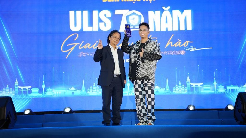 Ca sĩ khách mời Rhymastic với đêm diễn bùng nổ tại ULIS