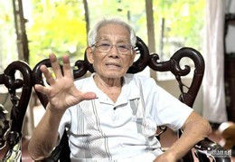 Ngoài 2 tỷ đồng dành tặng Trường Đại học Nông Lâm TPHCM, PGS Đoàn Văn Điện còn lập một quỹ học bổng 1 tỷ đồng cho học sinh nghèo học giỏi nơi quê nhà ở xã Xuân Lộc - Phú Yên nay là Đắk Lắk, mang tên người anh trai liệt sĩ Đoàn Văn Tường. Ảnh: Lê Huyền