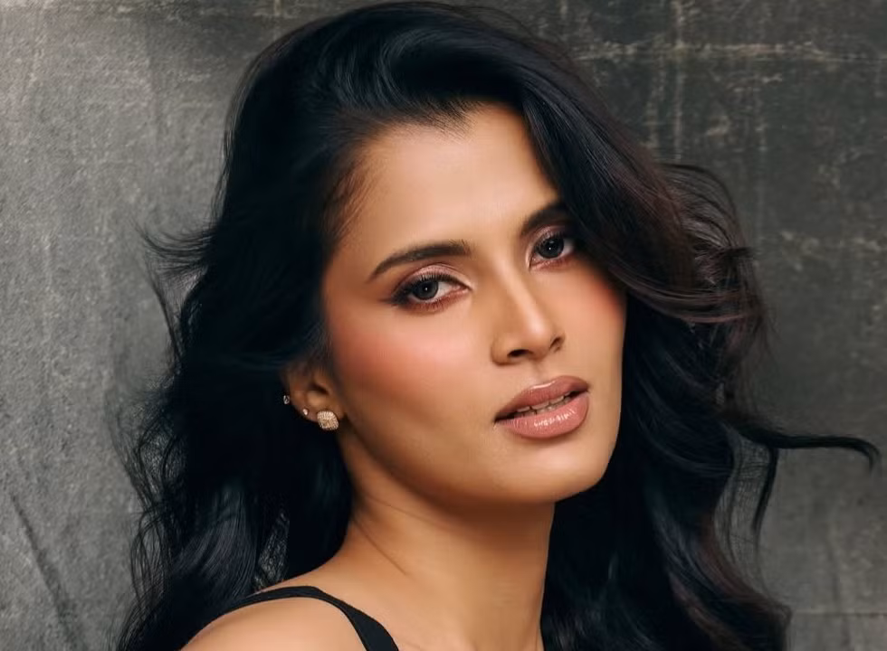 Cô gái 23 tuổi đăng quang Hoa hậu Ấn Độ