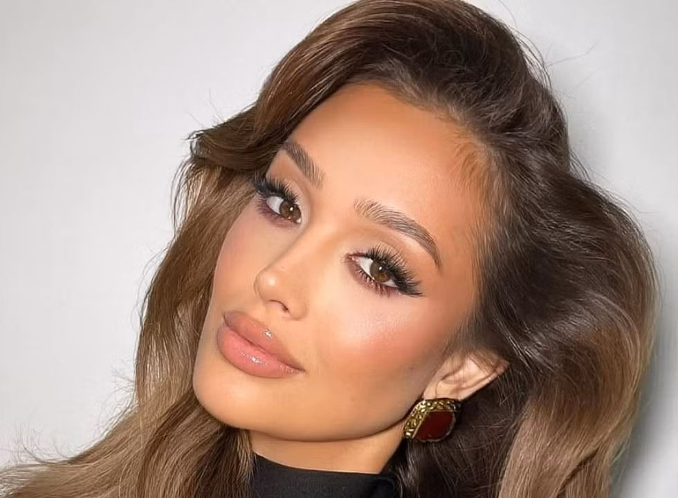 Người đẹp đầu tiên tới Việt Nam thi Hoa hậu Thế giới 