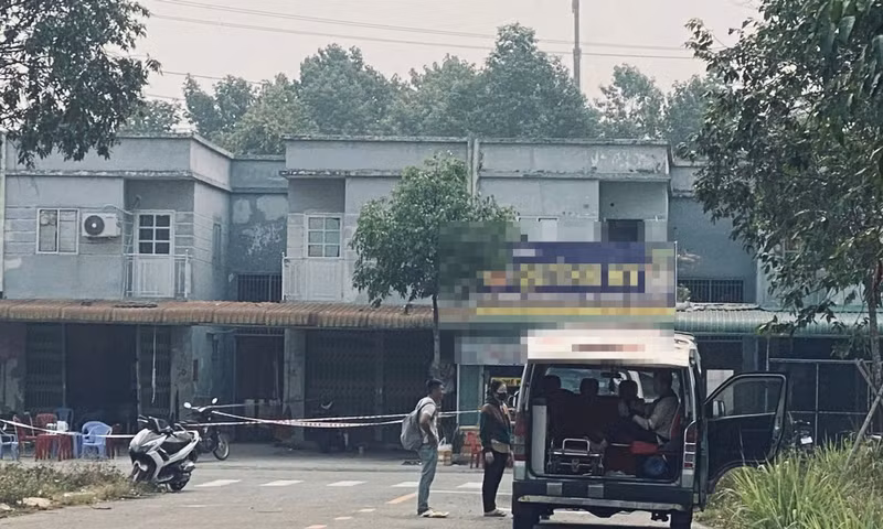 Phát hiện người đàn ông tử vong trong tư thế quỳ tại bãi đất trống