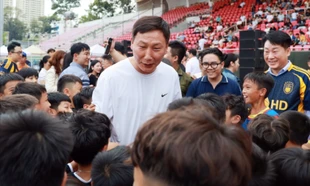 HLV Kim Sang Sik gây sốt