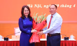 Bộ trưởng Bộ Văn hóa, Thể thao và Du lịch Lâm Thị Phương Thanh nhận nhiệm vụ