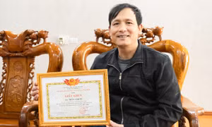 Bố của thủ khoa Trần Anh Tú: 'Tính con ham học, kỷ luật cao, bố mẹ thường nhắc con học vừa thôi, giữ sức khoẻ'
