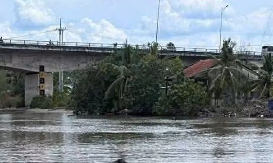 Phát hiện thi thể nhân viên trường cấp 3 trên sông với nhiều vết thương