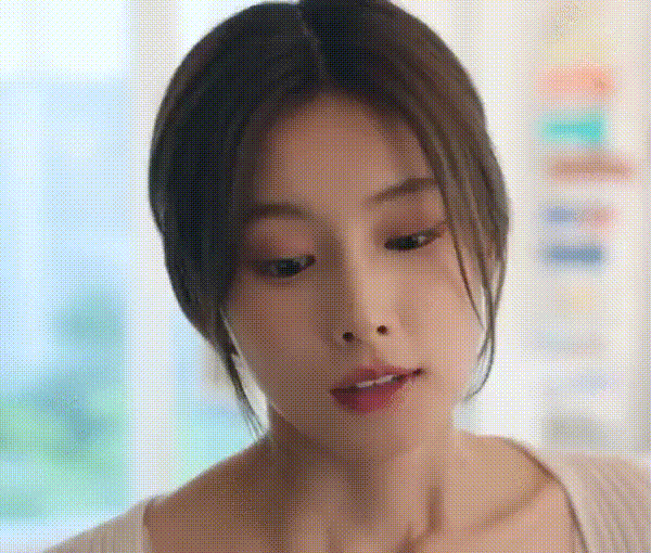 Người xem cũng dành nhiều lời khen ngợi tới diễn xuất của Kang Hyewon trong lần trở lại này. Cựu thành viên IZ*ONE có phần thể hiện ấn tượng ngay từ những tập đầu phát sóng.