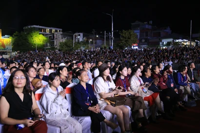 Tưng bừng khai mạc Lễ hội Hoa Ban 