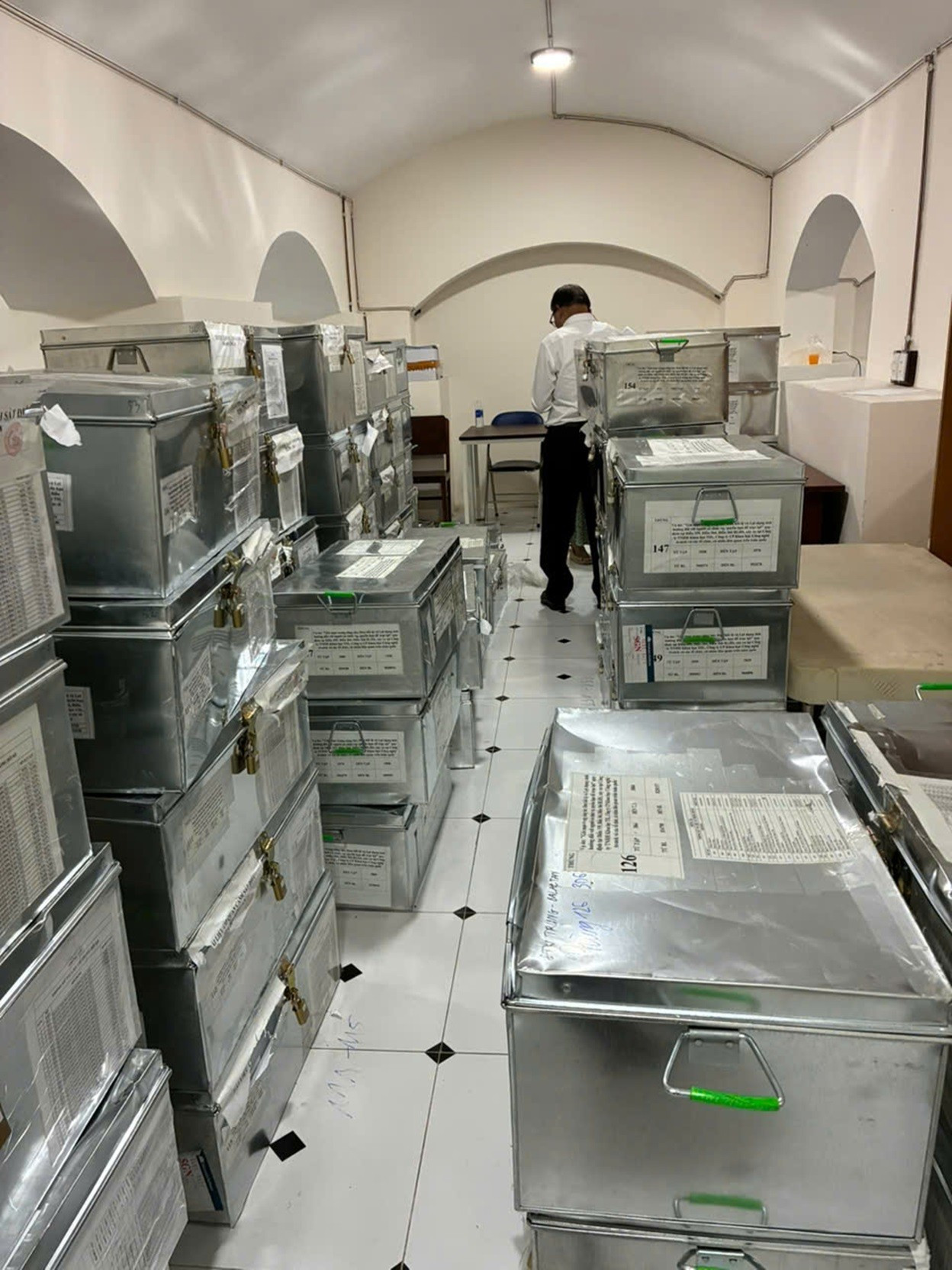 Kho tài liệu chứa 1,5 triệu bút lục vụ án liên quan công ty kiểm định sữa giả Hiup, kẹo Kera- Ảnh 2.