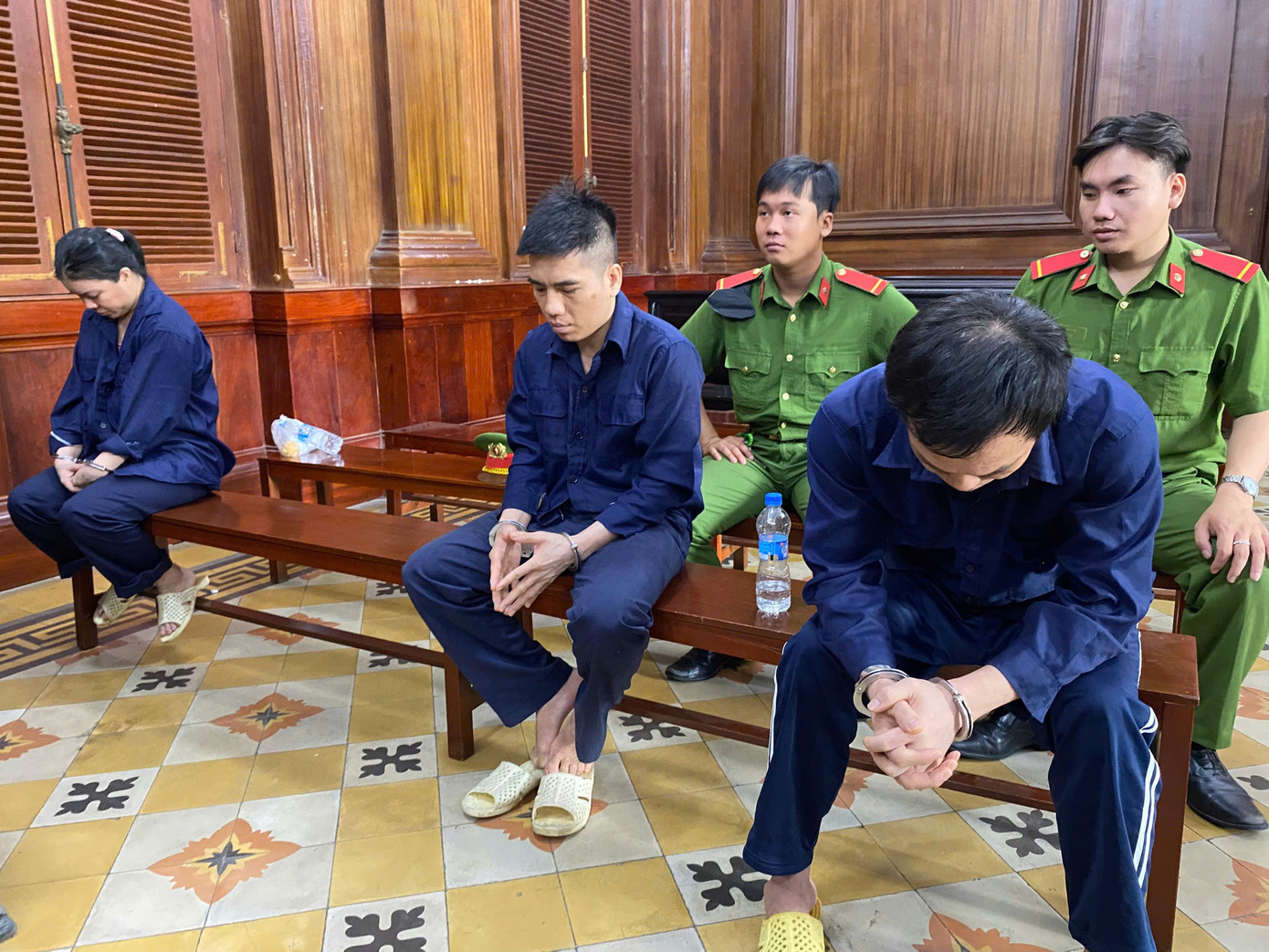 Các bị cáo tại phiên tòa. chay-an.jpg