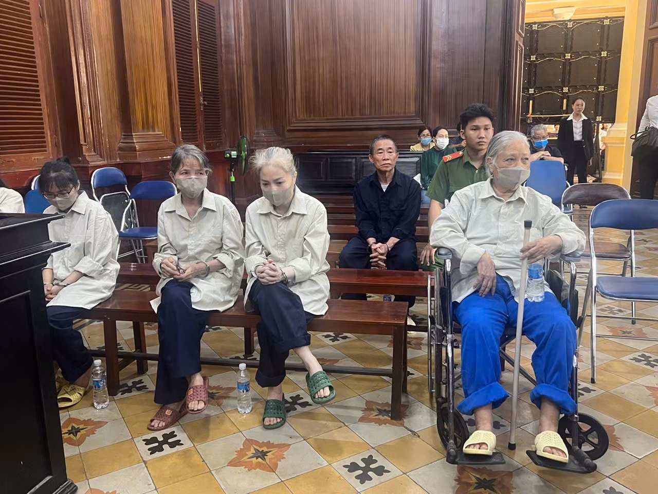 z7678905360964-59d3fd17abc0edf1d9e87d964f5f84d8.jpg