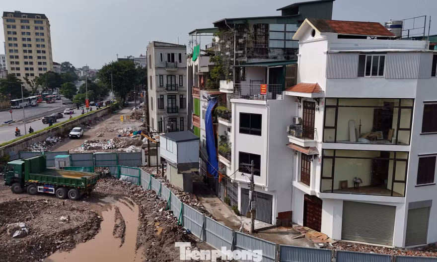 Người dân hối hả 'đại tu' nhà cửa sau giải phóng mặt bằng dự án cầu Trần Hưng Đạo