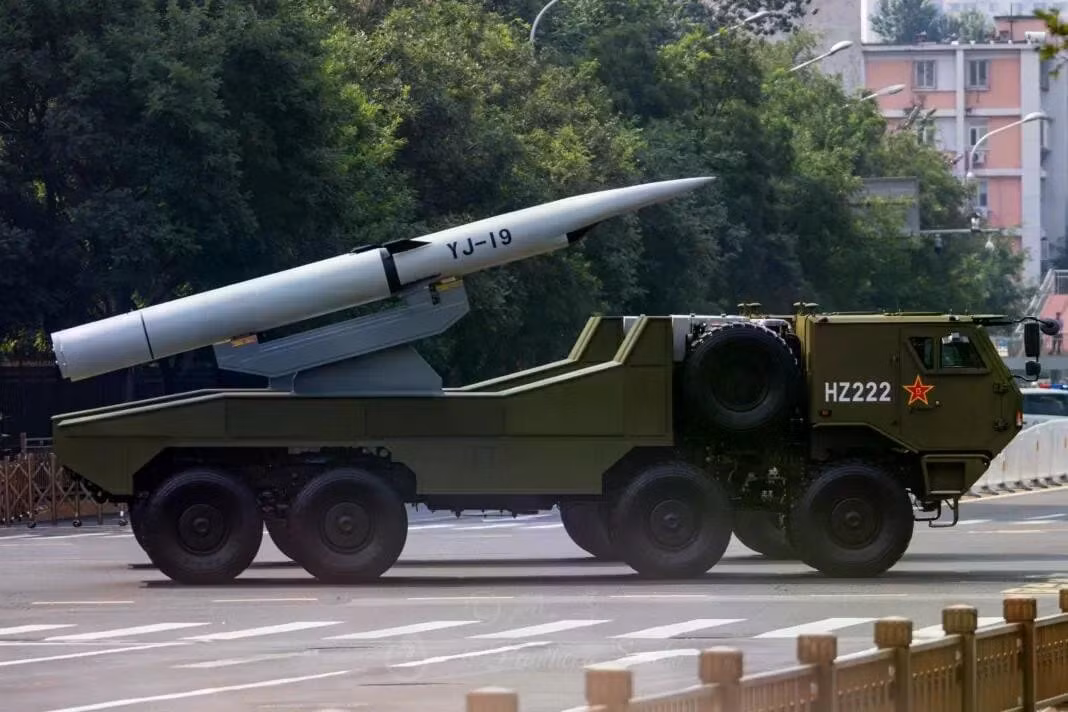 yj-19-hypersonic-parade-beijing.jpg