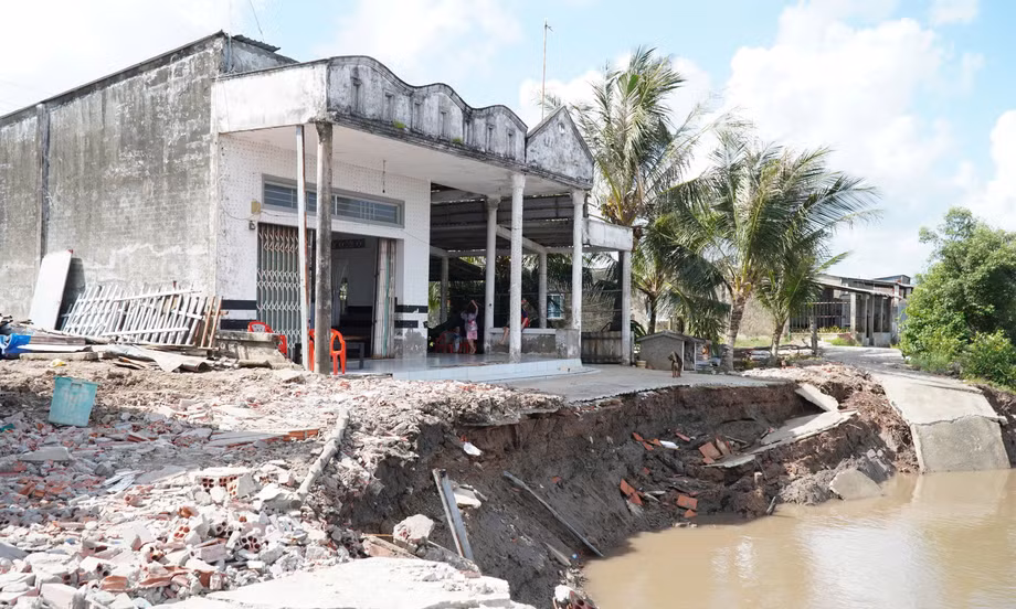 Mùa sạt lở bên dòng Cửa Lớn