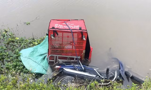 Phát hiện thi thể shipper dưới mương nước ở Ninh Bình