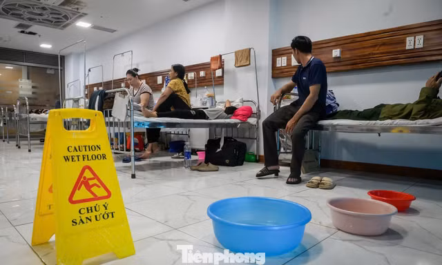 Dùng xô hứng nước thấm dột tại Bệnh viện gần 1.800 tỷ đồng ở Ninh Bình