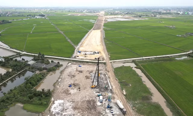 Chủ tịch Ninh Bình chỉ đạo tháo gỡ hơn 50 dự án đầu tư công vướng mắc
