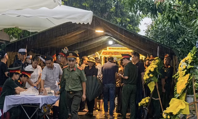Con trai của Thiếu tá Trần Văn Tùng: 'Bố đâu rồi, sao đêm muộn rồi bố chưa về với con'