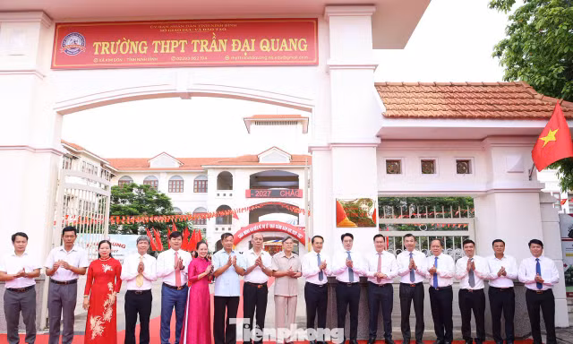 Công bố quyết định đổi tên Trường THPT Kim Sơn B thành Trường THPT Trần Đại Quang