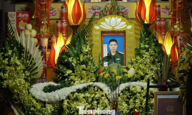 Bí thư Tỉnh ủy Hưng Yên thăm hỏi động viên gia đình Thiếu tá quân đội hy sinh khi cứu người