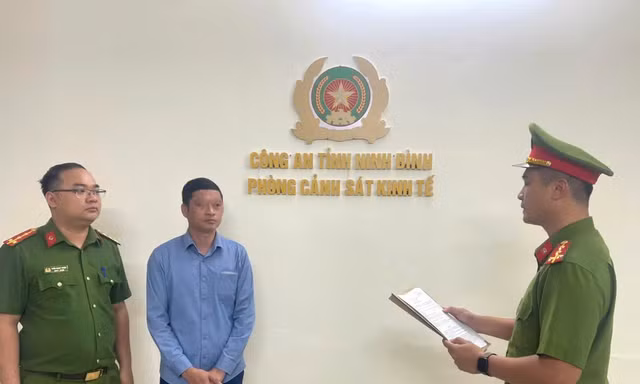 Khởi tố cựu cán bộ xã ở Ninh Bình bớt xén tiền hỗ trợ lũ lụt của dân