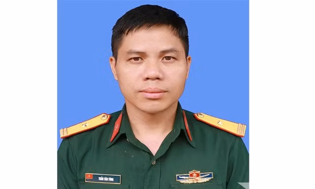 Bí thư Tỉnh ủy Hưng Yên thăm hỏi động viên gia đình Thiếu tá quân đội hy sinh khi cứu người