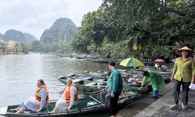 Tạm dừng nhiều điểm du lịch Ninh Bình do mưa lớn