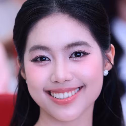 Á hậu Châu Anh: 'Tôi phù hợp với hình ảnh giảng viên'