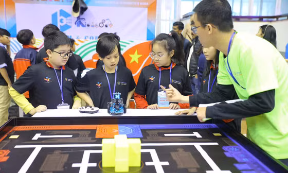 VSAR - Nơi teen đam mê công nghệ, thỏa sức sáng tạo với STEM, AI và Robotics