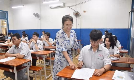 Bộ GD&ĐT gia hạn thêm thời gian xác nhận nhập học trực tuyến đợt 1 trên hệ thống