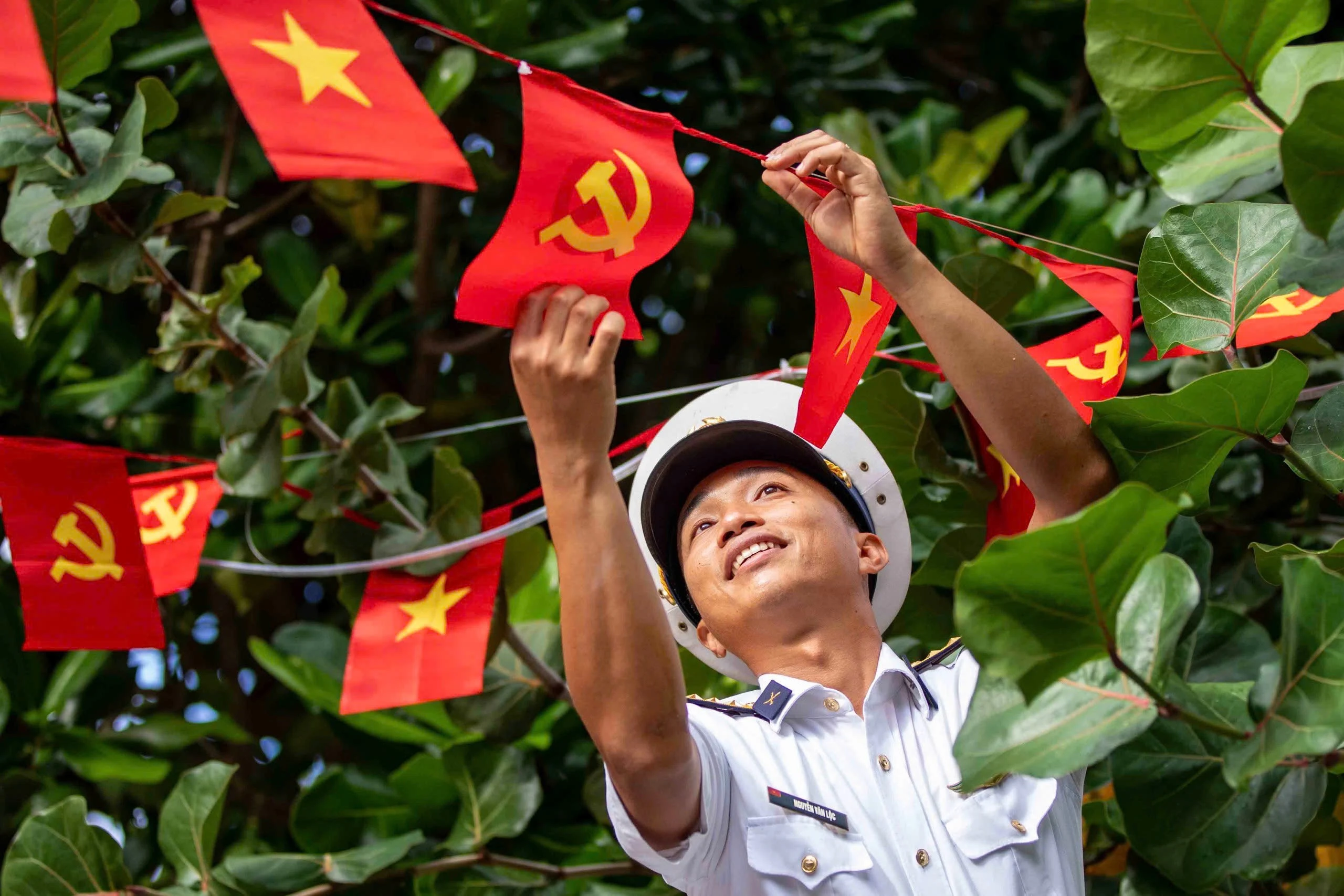 Xuân Trường Sa ấm áp: Bánh chưng, thư nhà và tình quân dân giữa biển khơi