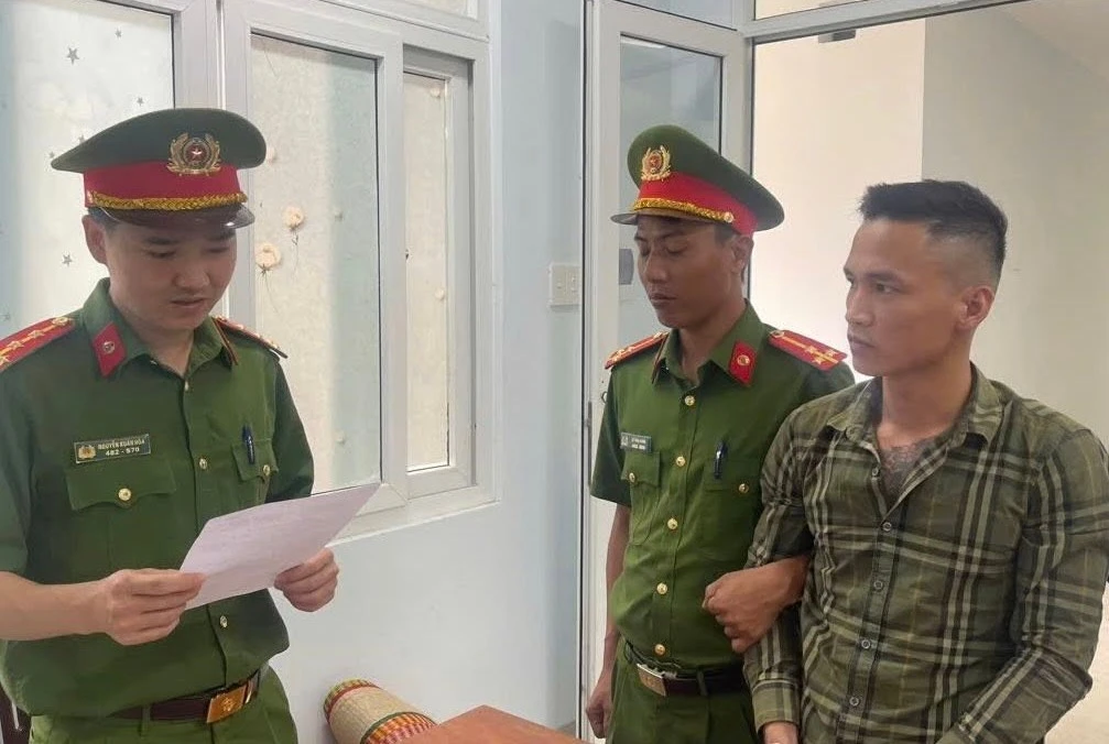 Song sinh Khánh Hòa ra trình diện sau vụ đánh nhau vì chơi bầu cua