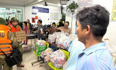 Nước lũ tấn công Bệnh viện Đa khoa khu vực Quảng Nam cuối tháng 10/2025