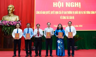 Công bố quyết định nhân sự chủ chốt nhiệm kỳ mới của tỉnh Vĩnh Long