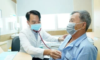 Một bác sĩ bệnh viện công bị cảnh cáo vì giới thiệu bệnh nhân ra phòng khám tư xét nghiệm