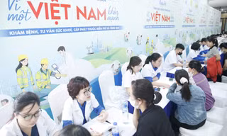 Hơn 3.000 công nhân được khám sức khỏe tại chương trình. Ảnh: Nguyễn Thắng